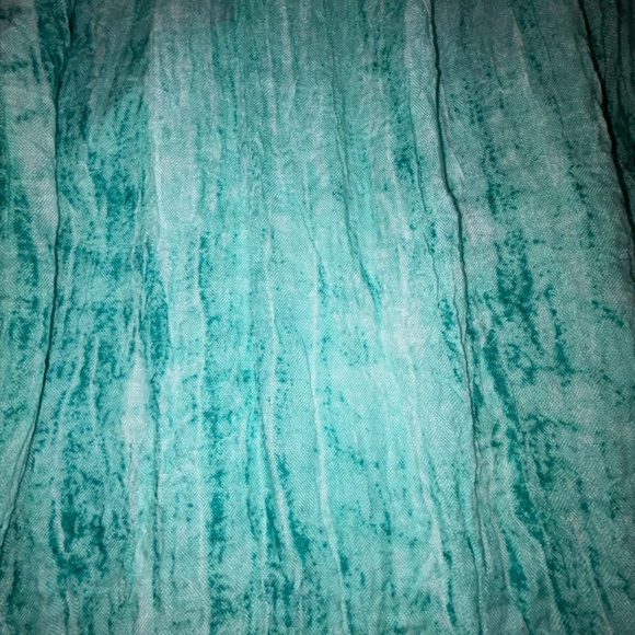 Elegant Green Scarf - Picture 6 of 7